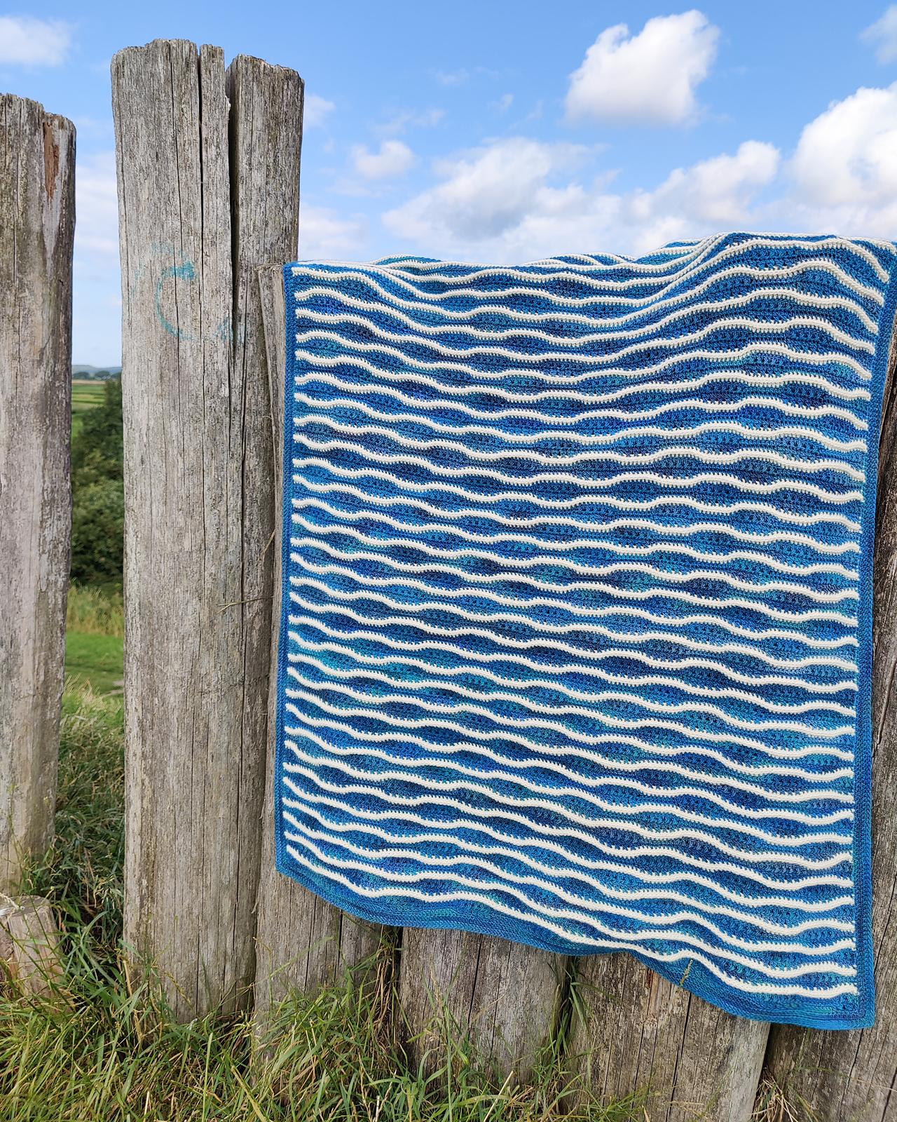 Dancing Wave Crests blanket