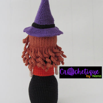 Cute Halloween Witch /Brujita con Escoba y Caldera