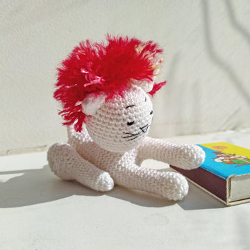 Bavovnyatko the white lion