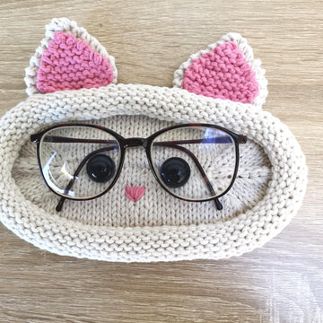 Eyeglass holder cat oval basket
