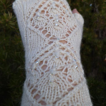 Frosted Winterberry Fingerless Gloves