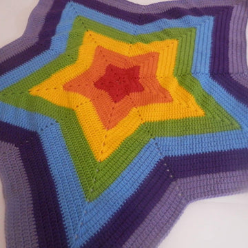 Baby-wearing hooded star blanket