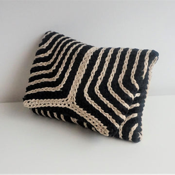 4 Crochet Bag Patterns Black and Beige Inspiration