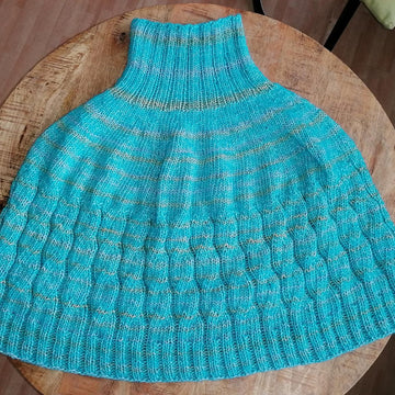 El8ngated poncho