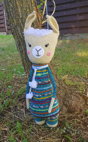 Scrap yarn llama