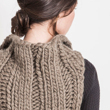 Baxter Vests in Blue Sky Fibers Bulky - 20174 - Downloadable PDF