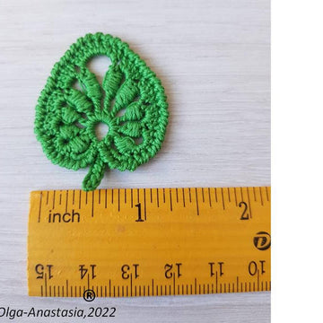 Openwork green leaf crochet