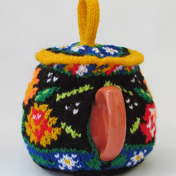 Canal roses tea cosy