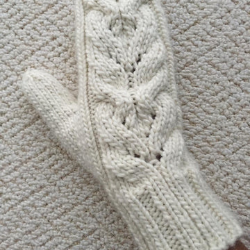 Heartflower Cabled Mittens