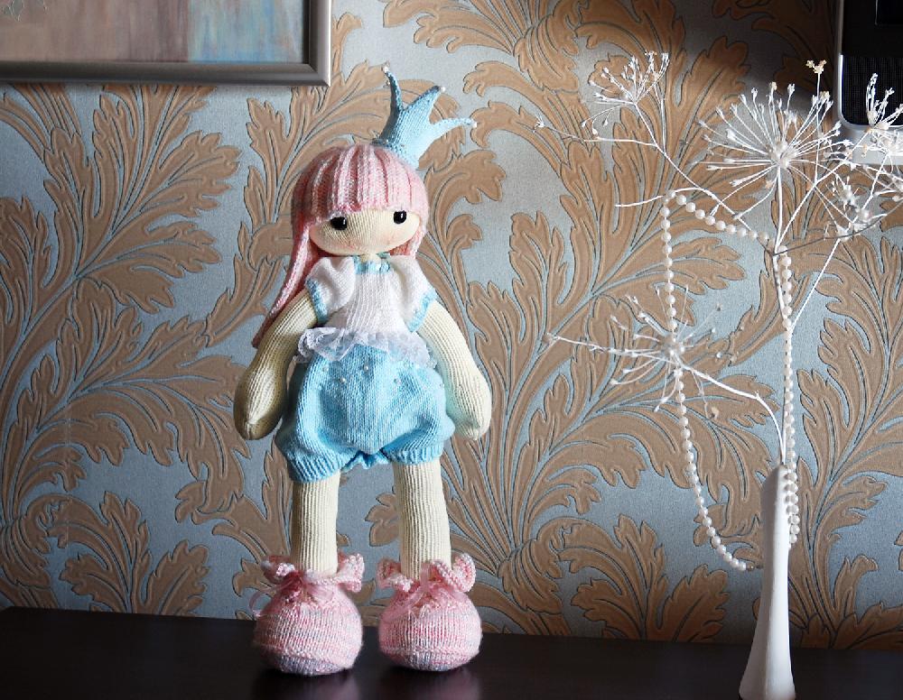 Shy Princess. The Doll.