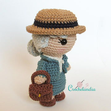 Miss Marple amigurumi doll - crochet pattern by Crochelandia