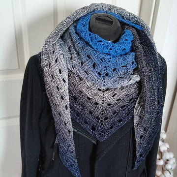 Triangular Scarf "Diopatra"