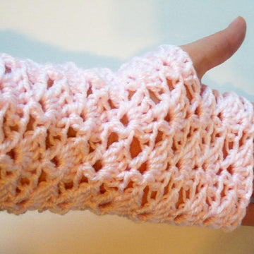 Lacy Scallops Fingerless Gloves