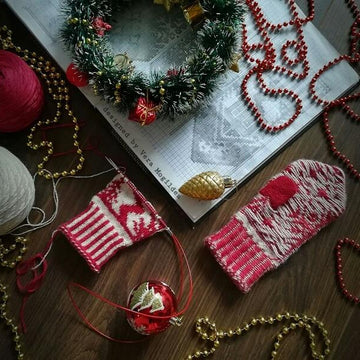 Christmas Tale Mittens