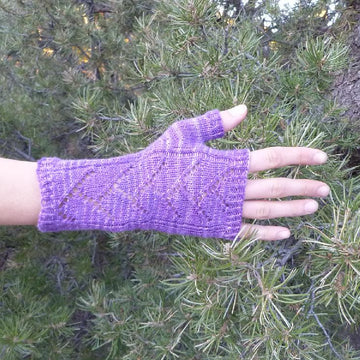 Sugar Plum Lace Mitts