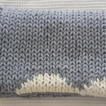 Chunky Heart intarsia crib baby blanket
