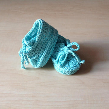 Sporty Baby Bootie and Hat Set N 231