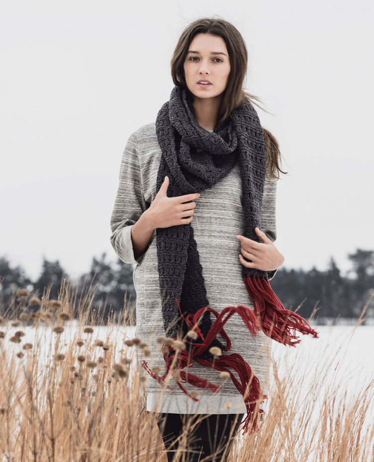 Silver Bay Scarf in Blue Sky Fibers Woolstok - 201616 - Downloadable PDF
