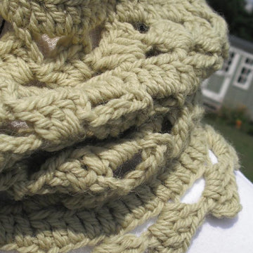 Diamonds crochet cowl