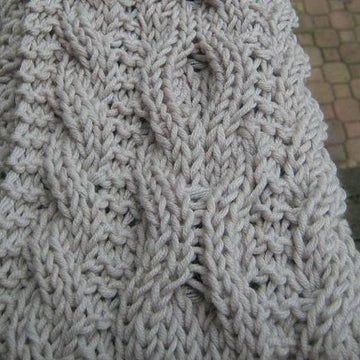 Reversibly Cabled Scarf