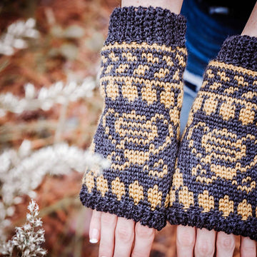 Bee Fingerless Mittens