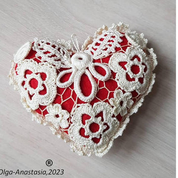 Pillow for needles heart with Irish lace