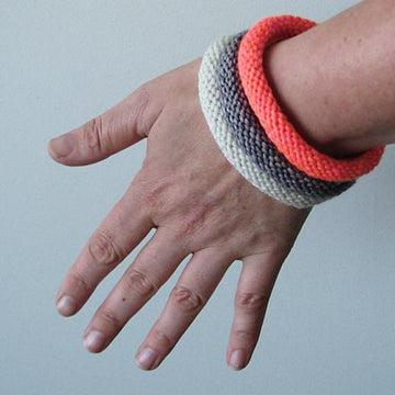 Easy knitted bangle