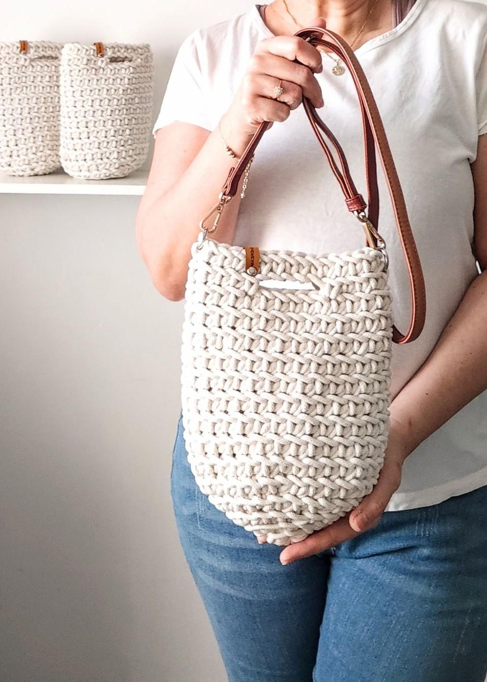 Arco Crossbody