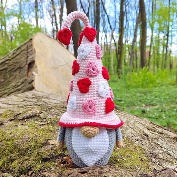 Crochet Valentine gnome