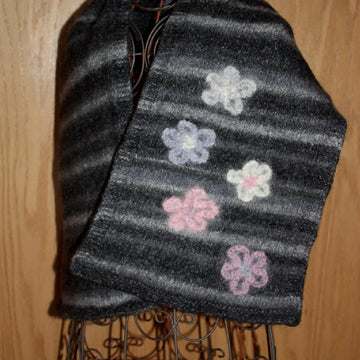 Flatters waist and neck