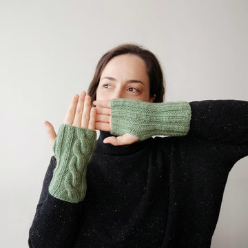Mirror fingerless mitts