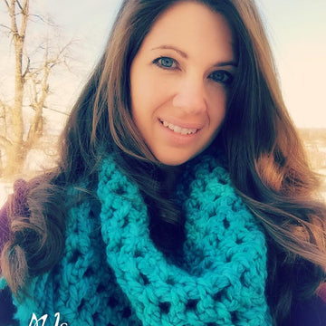 Bulky & Quick Fringed Triangle Scarf