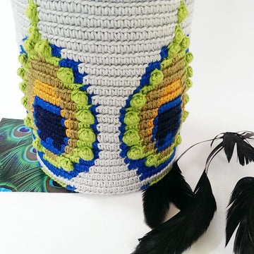 Vase with peacock eyes