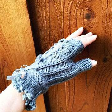 Laces mittens