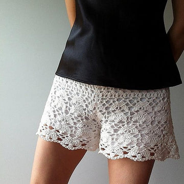 Cynthia - floral lace shorts