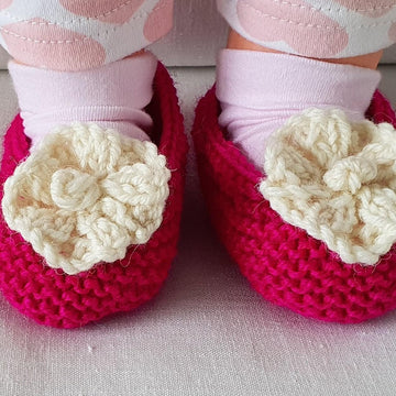 Fiona - Baby shoes with a knitted flower