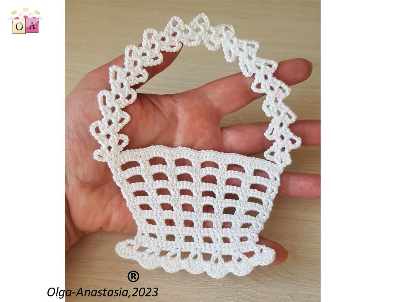 Crocheted white basket 2