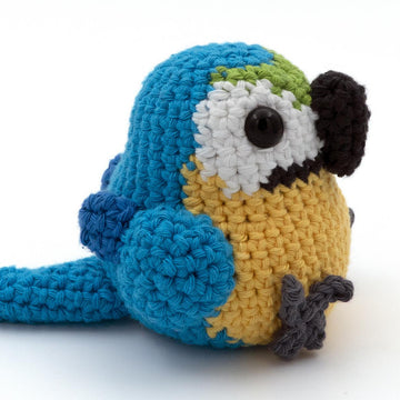 Amigurumi Blue and Gold Macaw