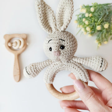 Crocht bunny baby rattle amigurrumi pattern