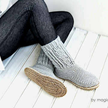 Women boots with cables