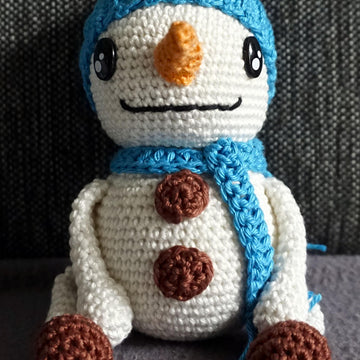Crochet Pattern for the Snowman Snowy!