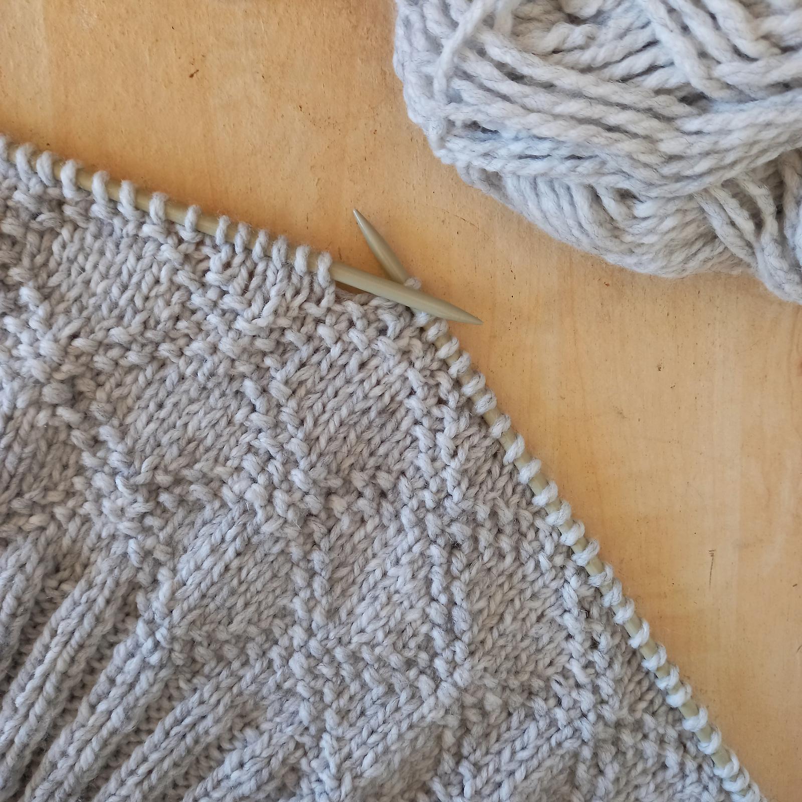 Chunky Hat on Straight Needles (#2): Royal Diamond
