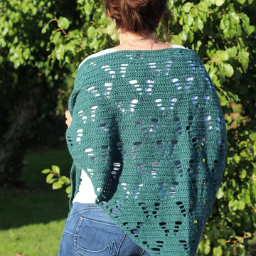 Under the tree shawl