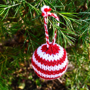 Striped Christmas Bauble Knitting Pattern - Christmas Knitting Pattern