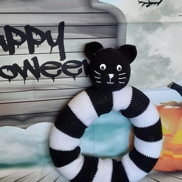 Midnight the Cat Halloween Wreath Crochet Pattern