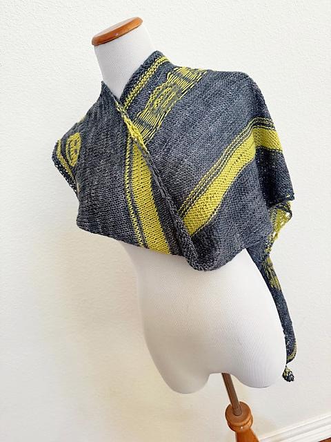 All smiles shawl