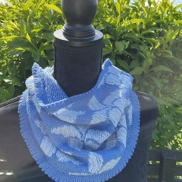 Poinsettia Cowl