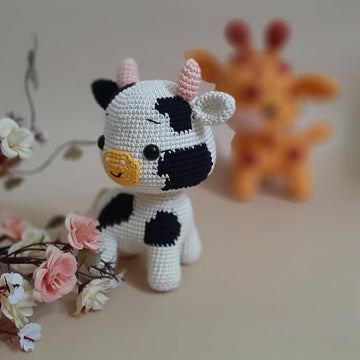 The little Cow and Giraffe