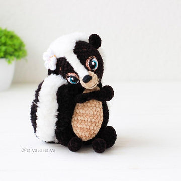 Skunk pattern + flower (PDF + 9 videos)
