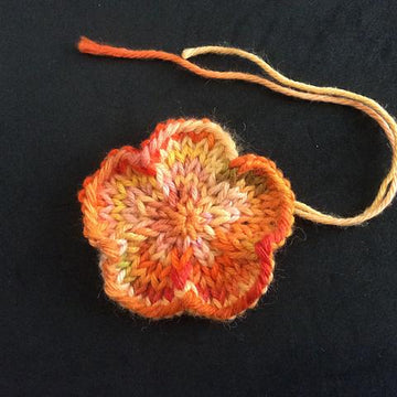 Basic knitted flower